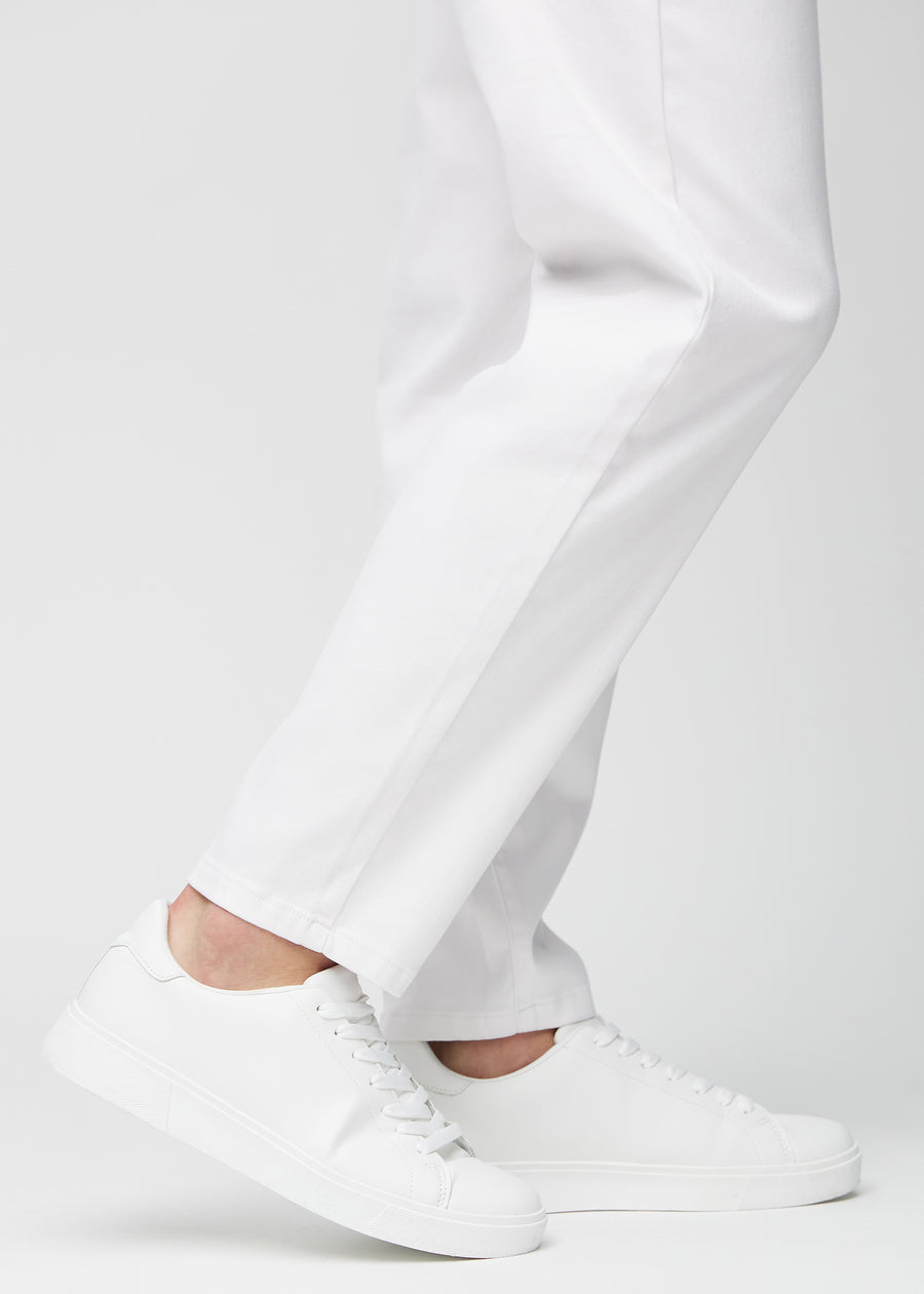 Anklerne på en model, så man kan se, hvor løst jeansene sidder.