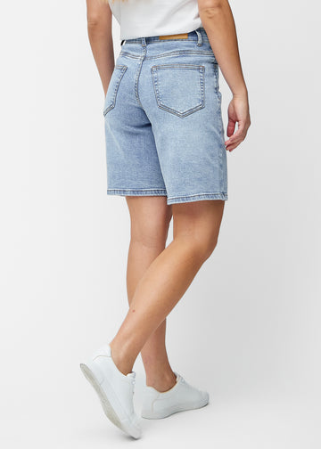Loose, light blue denim shorts in the colour Waves seen from the back, showing fit and length.