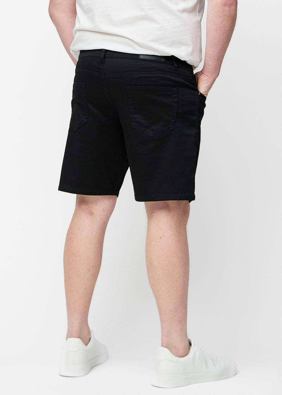 Black shorts for men in the colour Ravens seen from the back on a plus-size model.