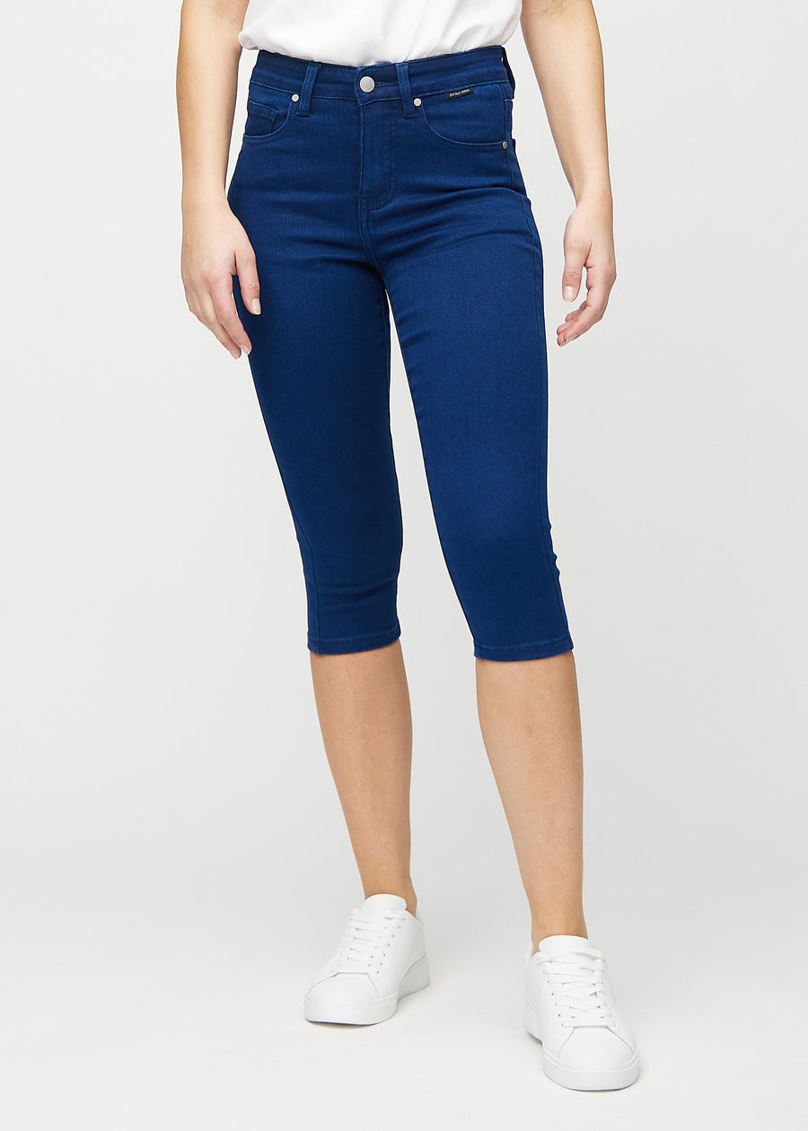 Skinny capris for women in dark blue fabric, color Royals. Front view on a model, showing the close-fitting legs ending just below the knee.