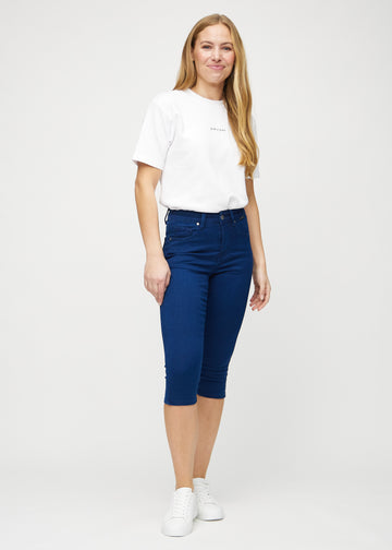 Skinny capris for women in dark blue fabric, color Royals. Full-length view of a model wearing the capris.