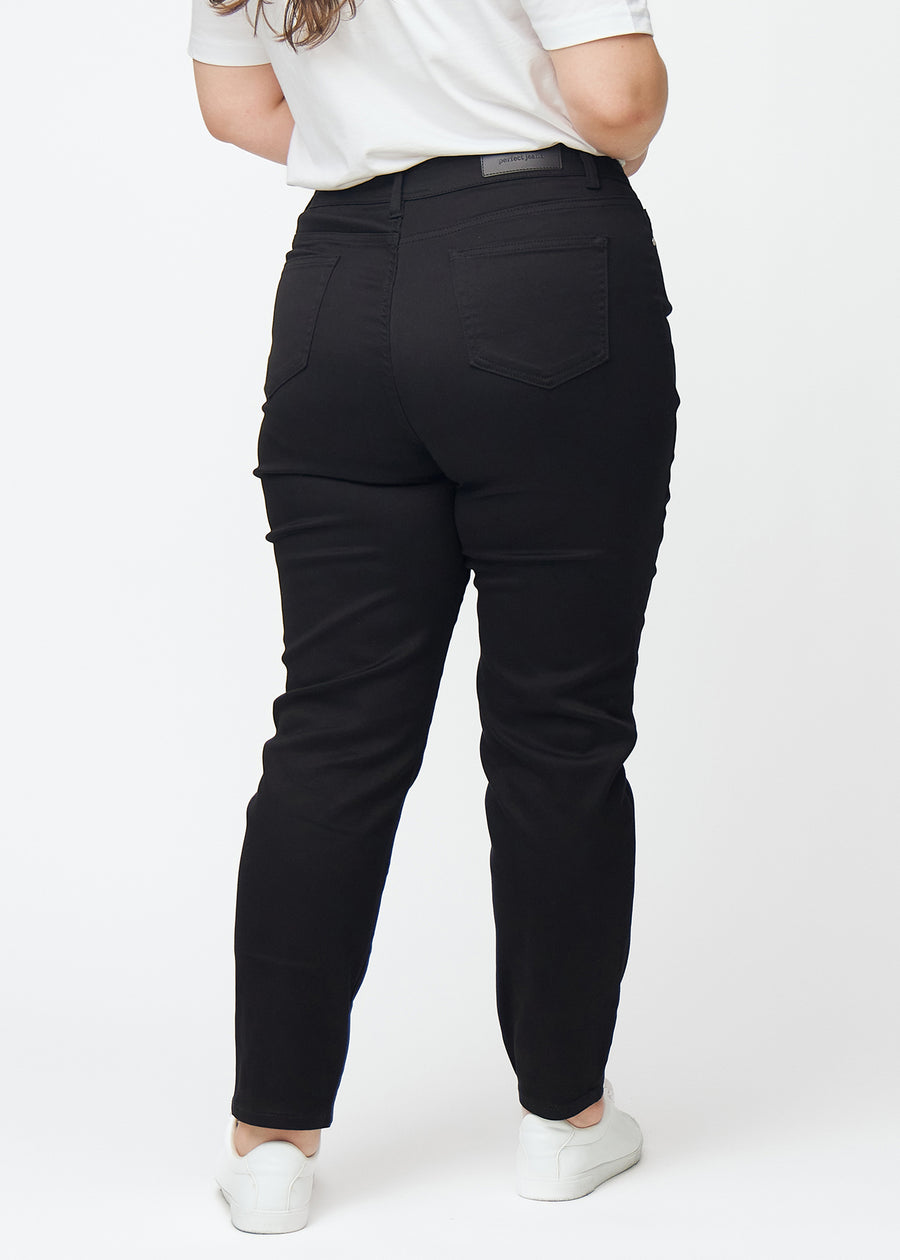 Black high-waisted slim jeans seen from the back on a plus-size model, so the entire product can be seen.