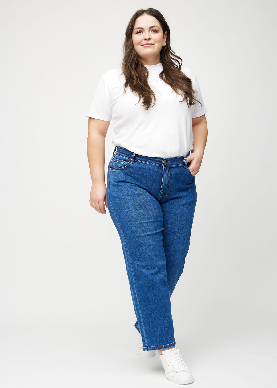 Full image of a plus-size model in dark denim loose jeans.