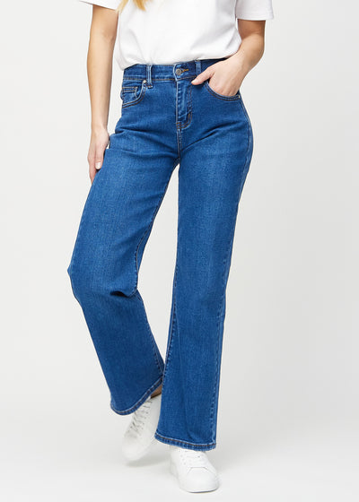 Dark denim loose jeans, model name Oceans, which has a loose fit with plenty of width in the legs, seen from the front.