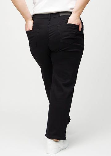Black loose jeans seen from the back on a plus-size model, so the entire product can be seen.