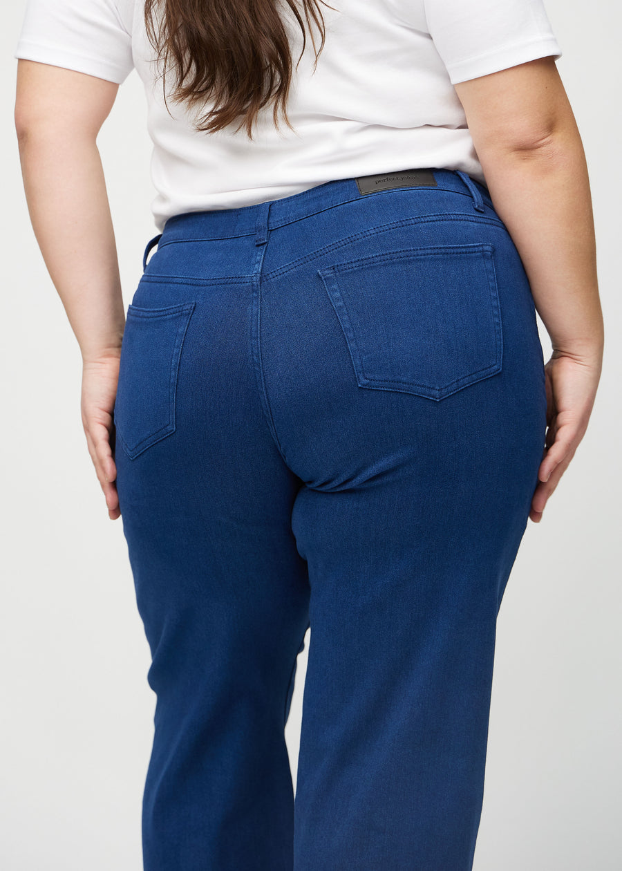Loose jeans for women in dark blue, color Royals. Close-up from behind on a plus-size model, showing the fit and details.