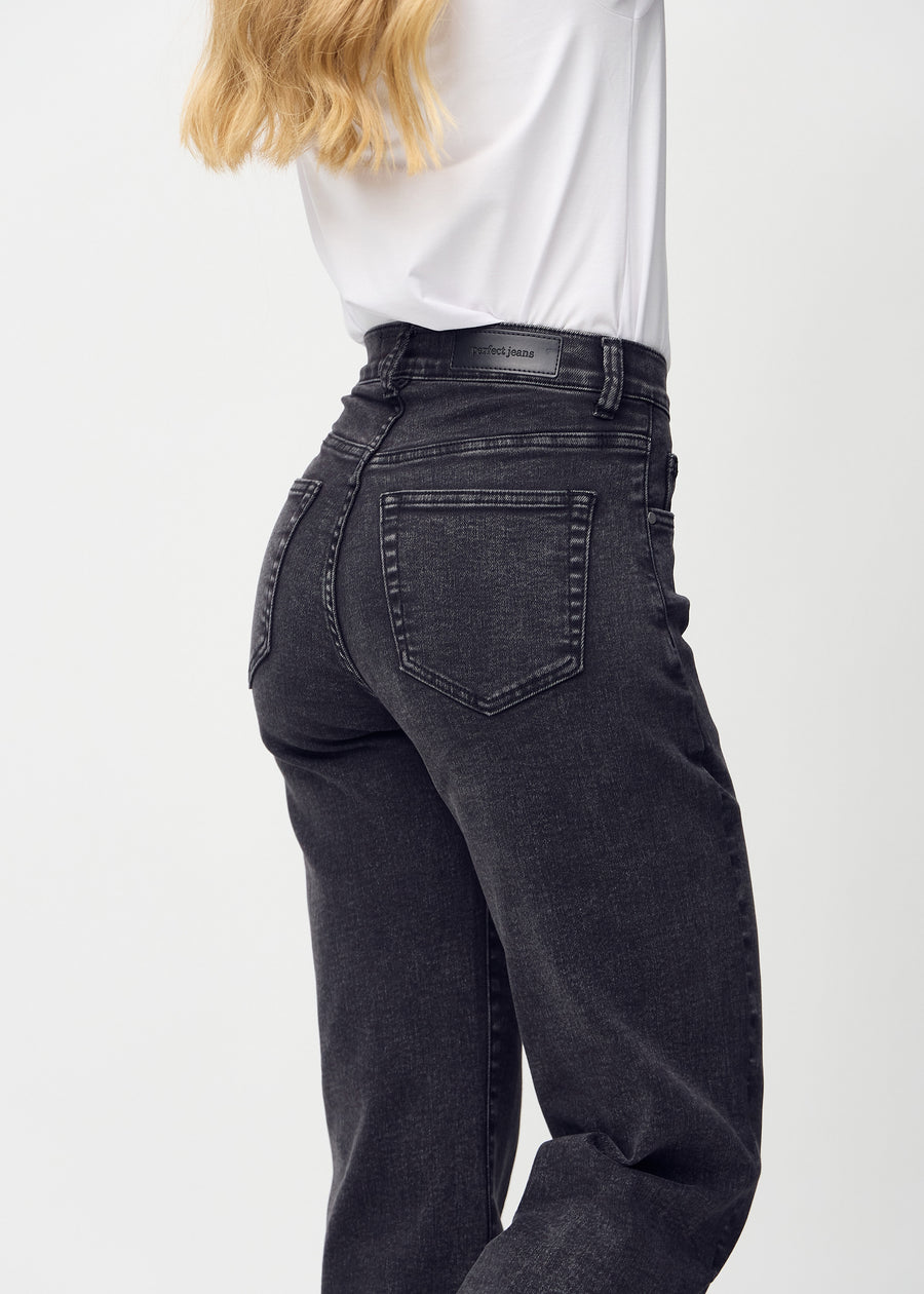 Loose jeans for women in dark grey, color Shadows. Close-up from behind on a model, showing the fit and details.