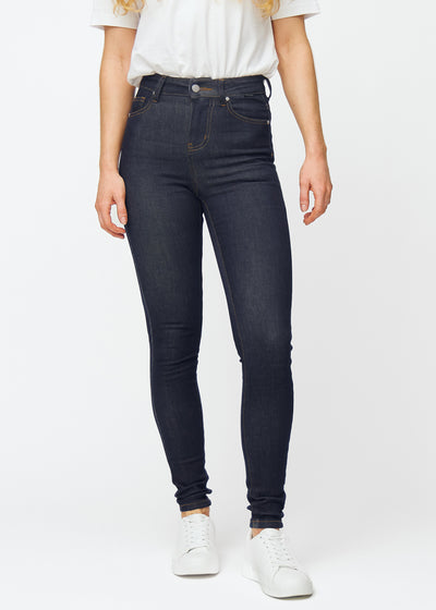 Deep dark blue denim jeans for women in the color Midnights with a skinny fit that sits close from waist to ankle, viewed from the front.