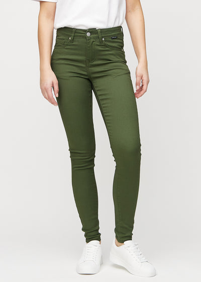 Dark green skinny jeans, model name Renewals, which fit tightly on the leg, seen from the front.
