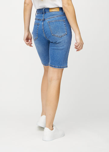 Denim regular middle shorts seen from the back close up to show details.