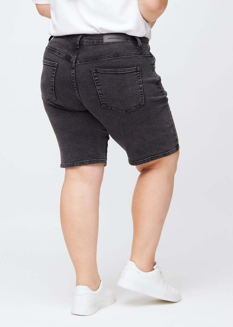 Dark grey denim regular middle shorts seen from the back on a plus-size model, so the entire product can be seen.