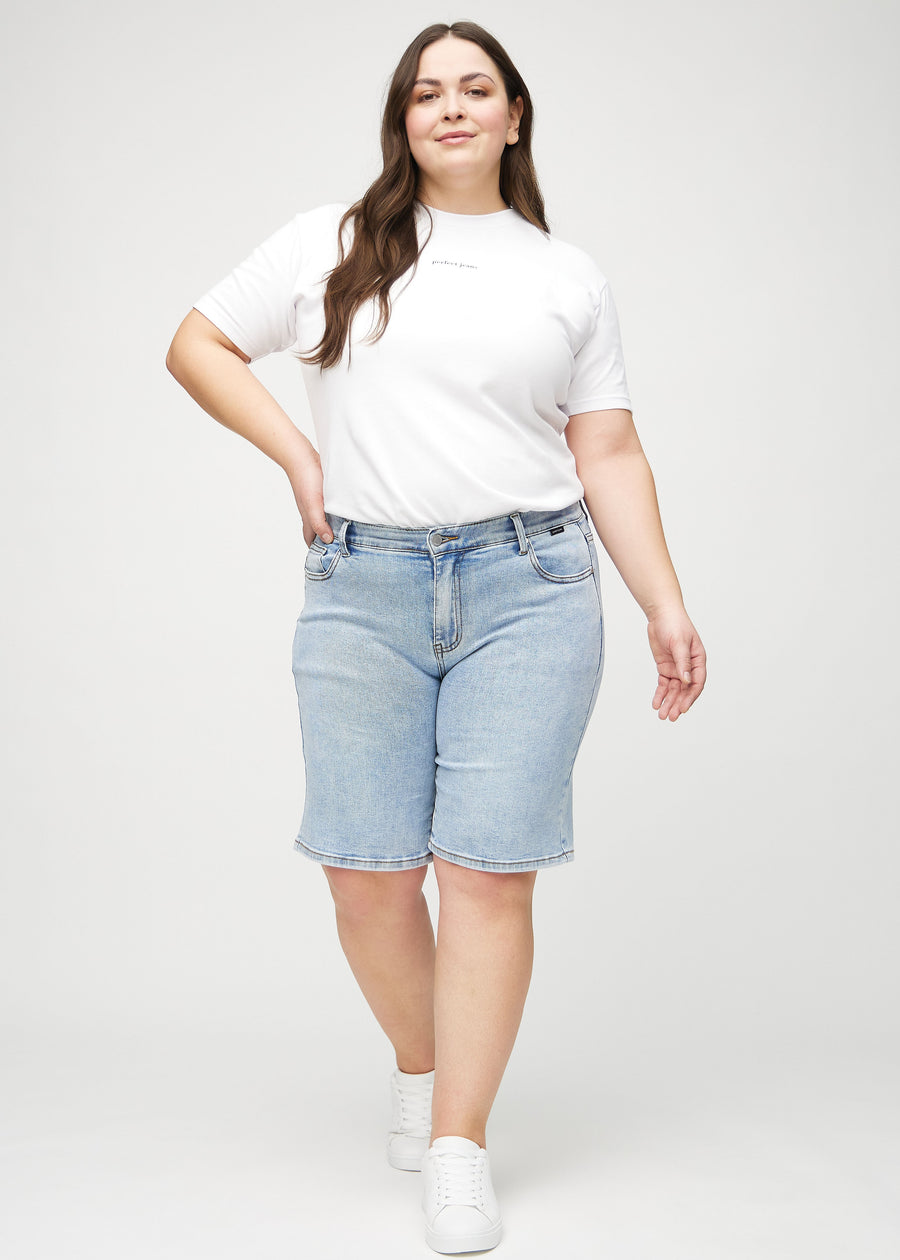Full image of a plus-size model in light denim regular middle shorts.