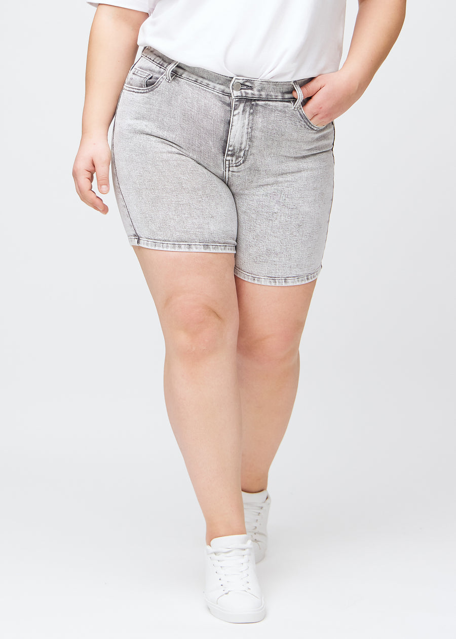 Light grey denim skinny short shorts, model name Ashes, which fit tightly and end mid-thigh on a plus-size model, seen from the front.