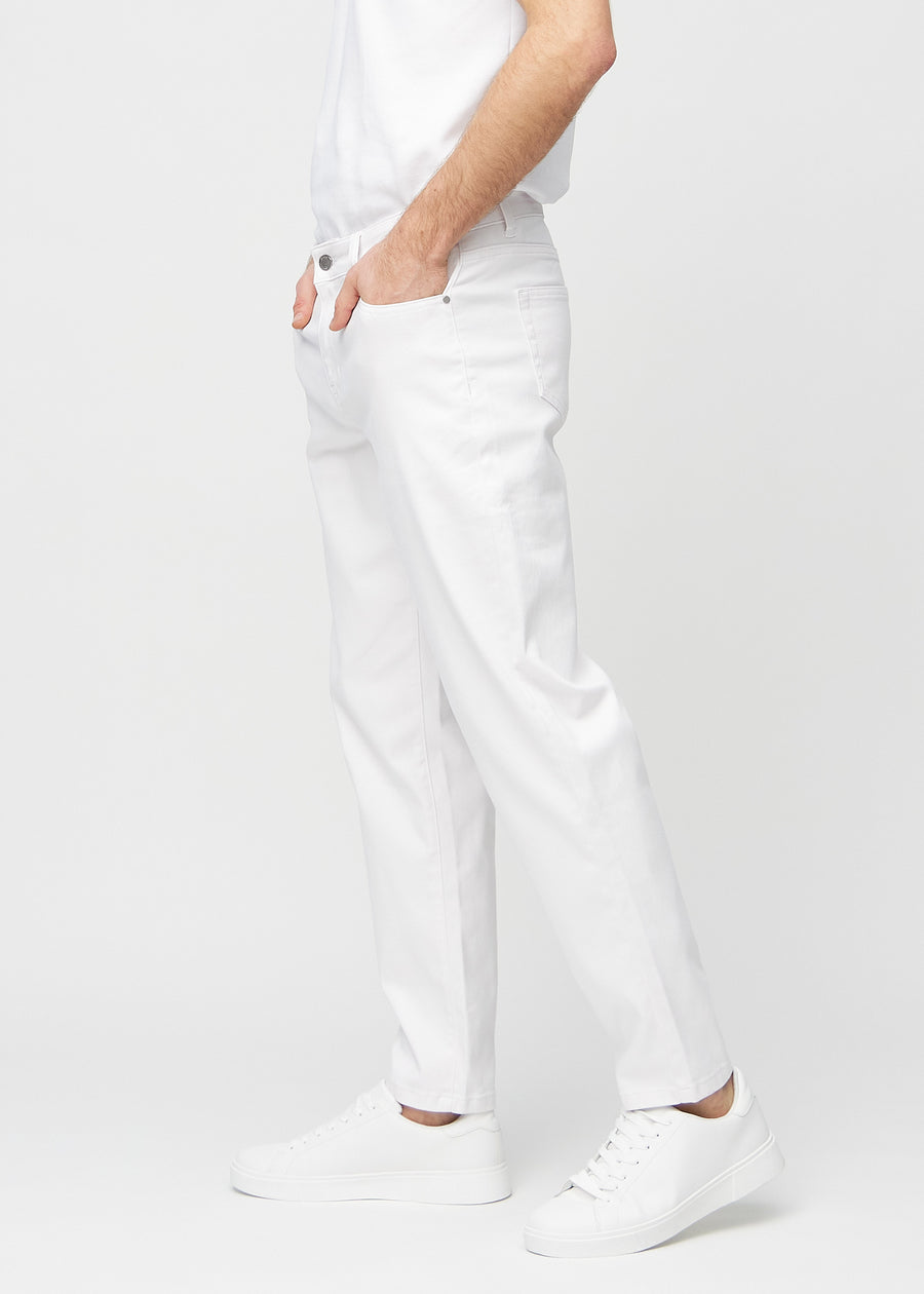 White regular jeans seen from the side on a model.