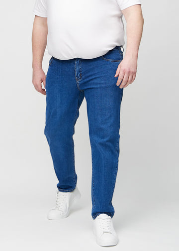 Dark blue denim regular jeans, model name Oceans, which falls straight down the leg on a plus-size model, seen from the front.