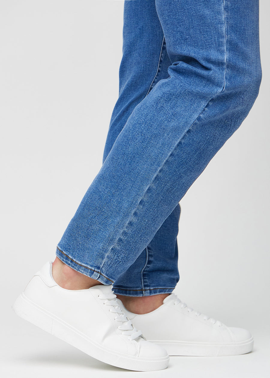 The ankles on a model, so you can see how loose the jeans fit.
