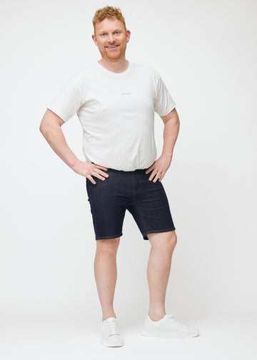 Full image of a plus-size model wearing deep dark blue denim shorts for men in the colour Midnights with a slim fit.